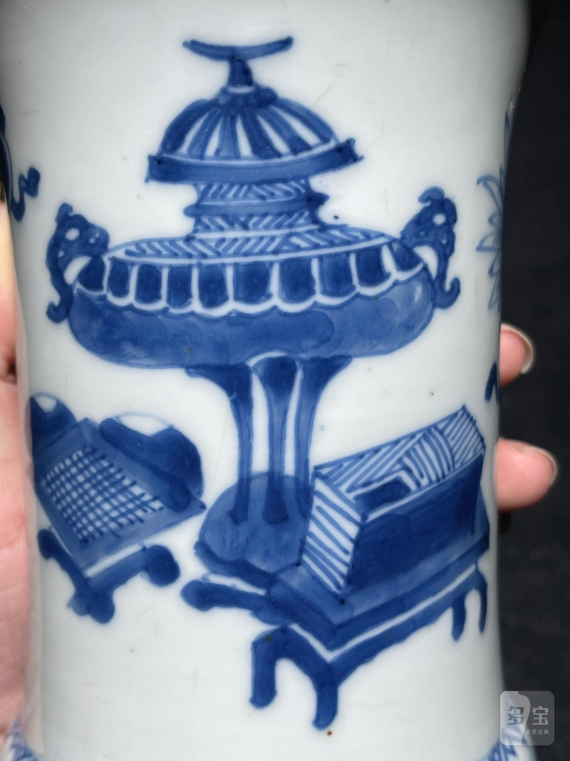 清康熙 青花博古纹笔筒 - 图6